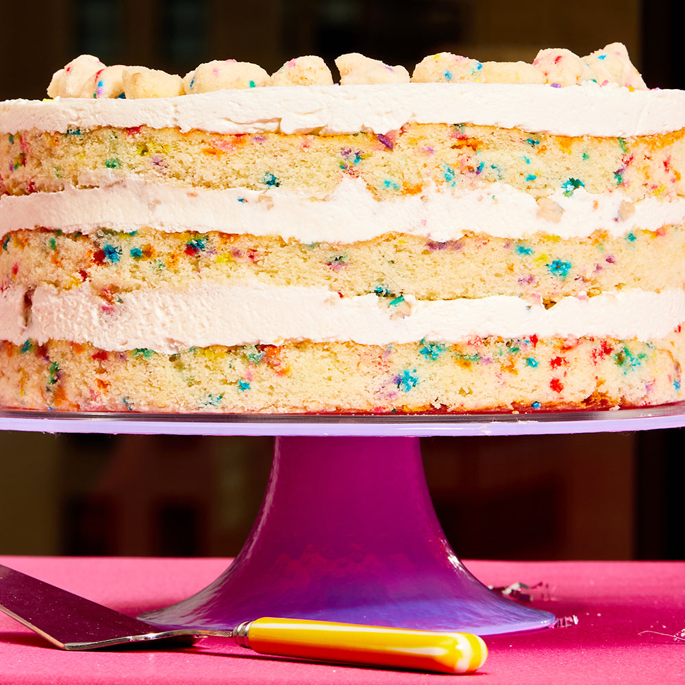 Side close up view of the layers in the 10 inch birthday cake