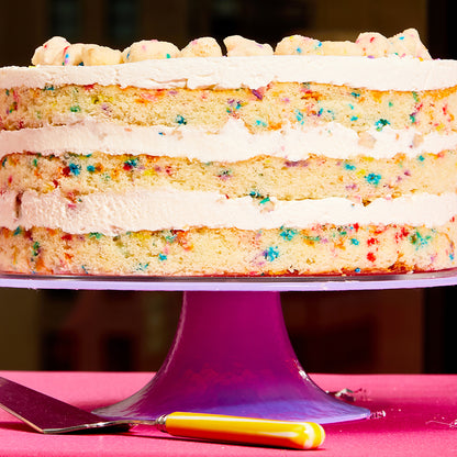 Side close up view of the layers in the 10 inch birthday cake